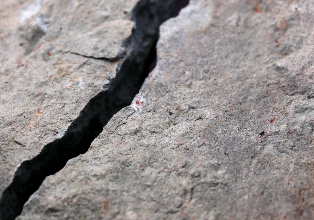 Atividades modernas como a extração de energia geotérmica ou o armazenamento de CO2 podem "acordar" falhas que estavam adormecidas há milhões de anos.