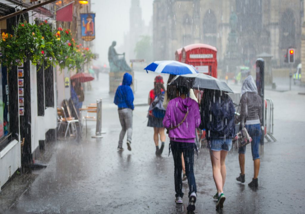 A maioria das cidades recebe mais precipitação do que as zonas rurais circundantes. Fonte: NASA