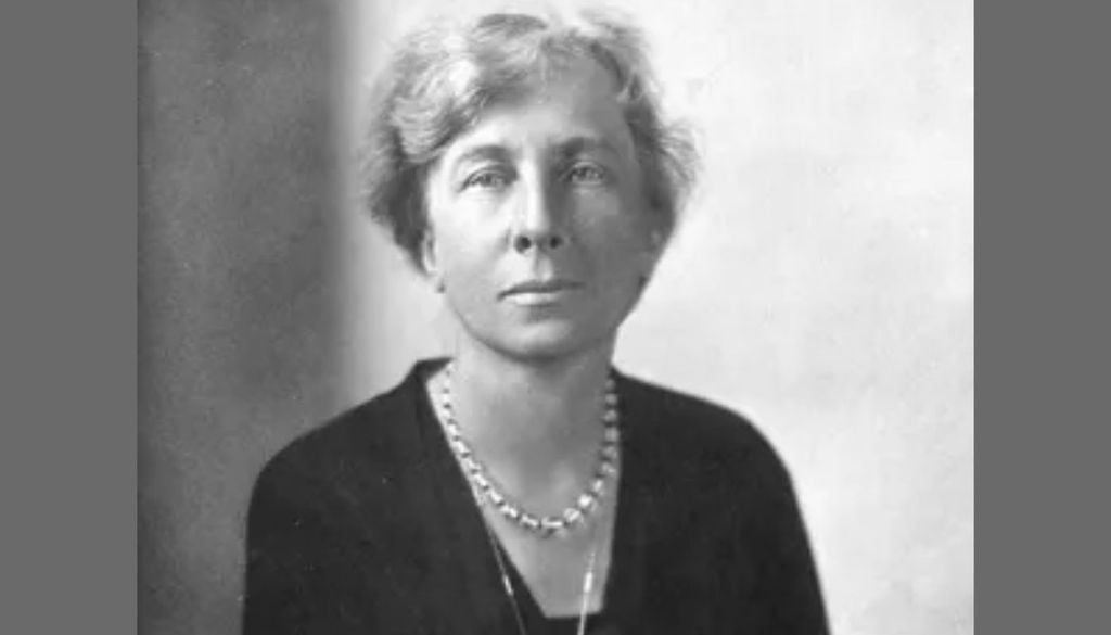 Lillian Gilbreth Sus investigaciones influyeron en la organización del trabajo moderno y en el diseño de electrodomésticos pensados para la vida cotidiana. Créditos de la imagen: Britannica.