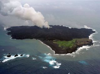 Cinzas vulcânicas aumentam concentração de fitoplâncton até em locais distantes da erupção, diz estudo
