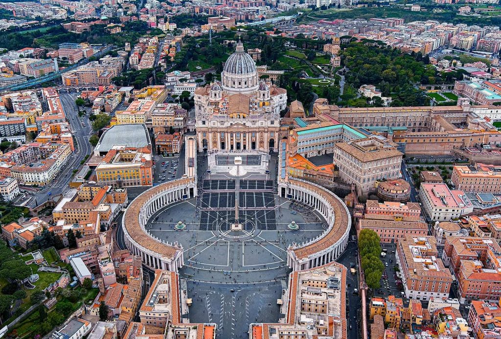 La Città del Vaticano vista dall'alto: 44 ettari nel cuore di Roma che il 11 febbraio 1929 diventarono uno Stato indipendente.
