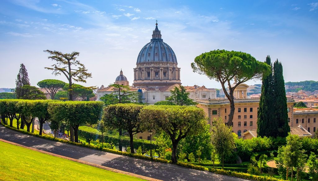 città del vaticano roma La Città del Vaticano è lo stato più piccolo del mondo. Si trova nel cuore di Roma ed è uno stato indipendente dall'Italia. Esiste dal 1929.