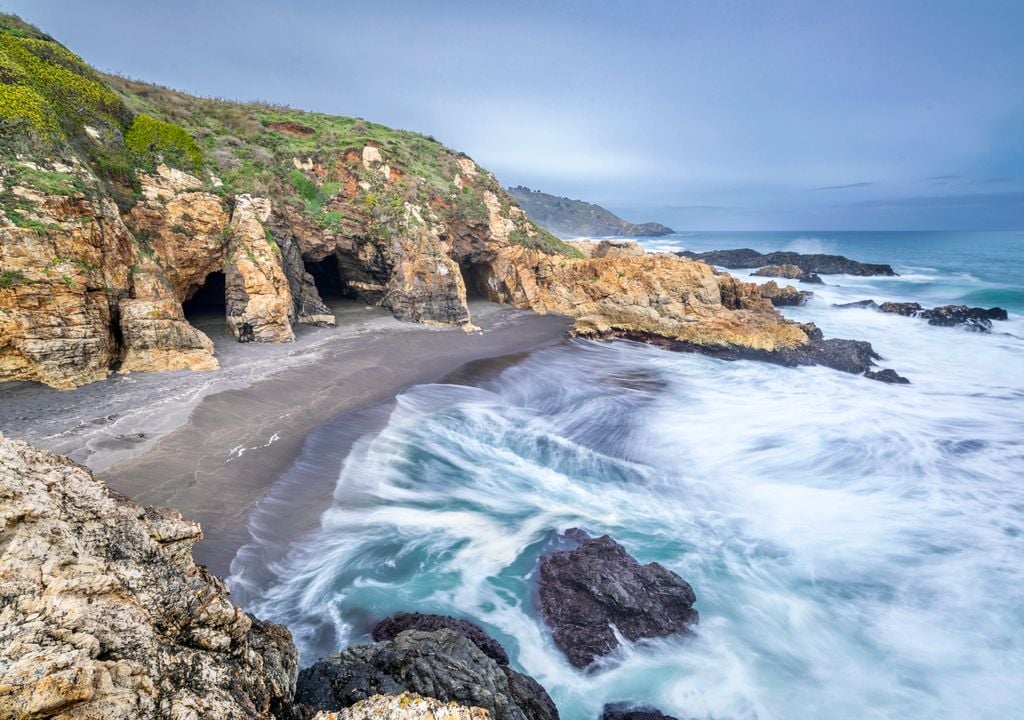 La Cueva de los Patos Liles es una de las formaciones más sorprendentes de Cobquecura.