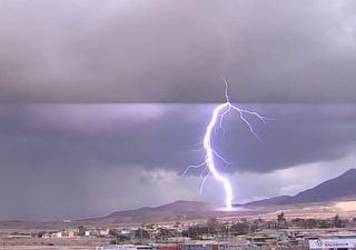 Interrumpen partido en El Salvador por intensa tormenta de granizo