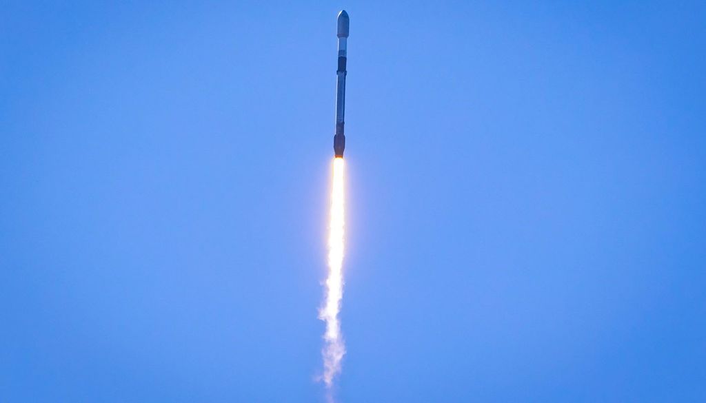 El cohete Falcon 9, es utilizado para enviar misiones a órbitas cislunares.
