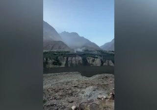 Colapso de um glaciar no Paquistão: vídeo da enorme onda de lama e detritos