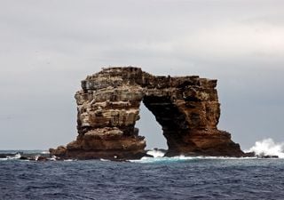 Isole Galapagos, è crollato l'arco di roccia dedicato a Darwin