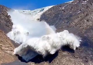 Collassa un ghiacciaio in Kirghizistan, il video è impressionante