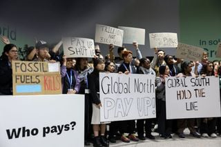 Com meta de financiamento climático abaixo do esperado, COP29 termina em clima de insatisfação e descrédito