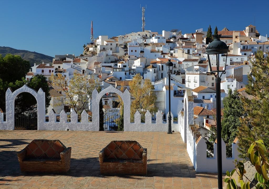 Comares