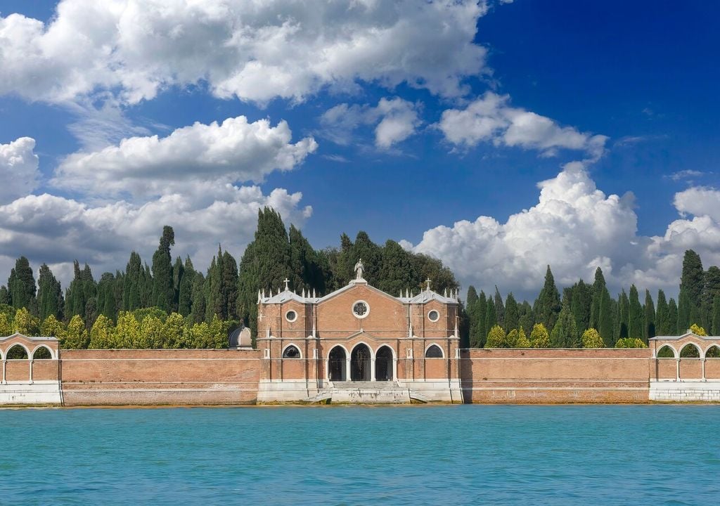 La vegetazione dell'isola di San Michele, costituita prevalentemente da cipressi