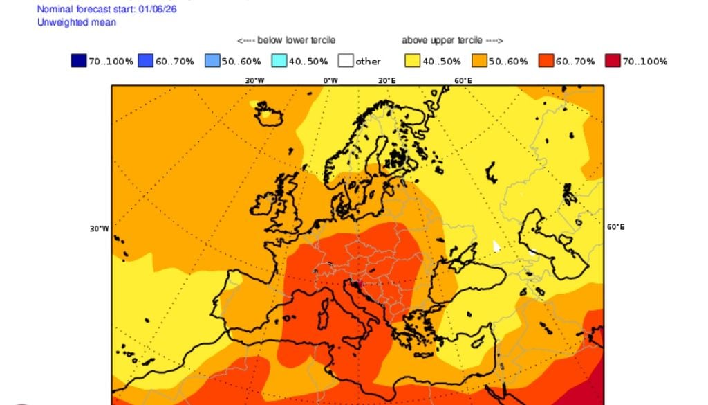 La tendenza per le settimane successive, e quindi per il mese di luglio, secondo le proiezioni stagionali del servizio europeo Copernicus, continua ad indicare una persistente di anomalia termica positiva per il bacino del Mediterraneo. Mappa delle Temperature a 850 hPa (circa 1500 m slm), per il mese di Luglio, evidenzia una probabilità medio-alta che il Mediterraneo e Italia raggiungano valori sopra media. Credits: C3S Copernicus