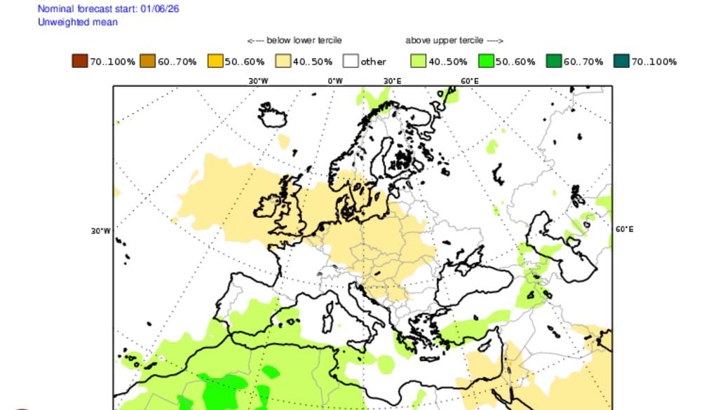 Questa mappa evidenzia le probabilità che le precipitazioni possano essere sopra la media, in media o sotto la media per i mesi di luglio. L'Italia non appare in deficit rispetto alla media, anche se il mese di luglio normalmente ha scarse precipitazioni. Tuttavia questa mappa non esclude la possibilità che possano verificarsi fenomeni brevi ma intensi. Credits: C3S Copernicus