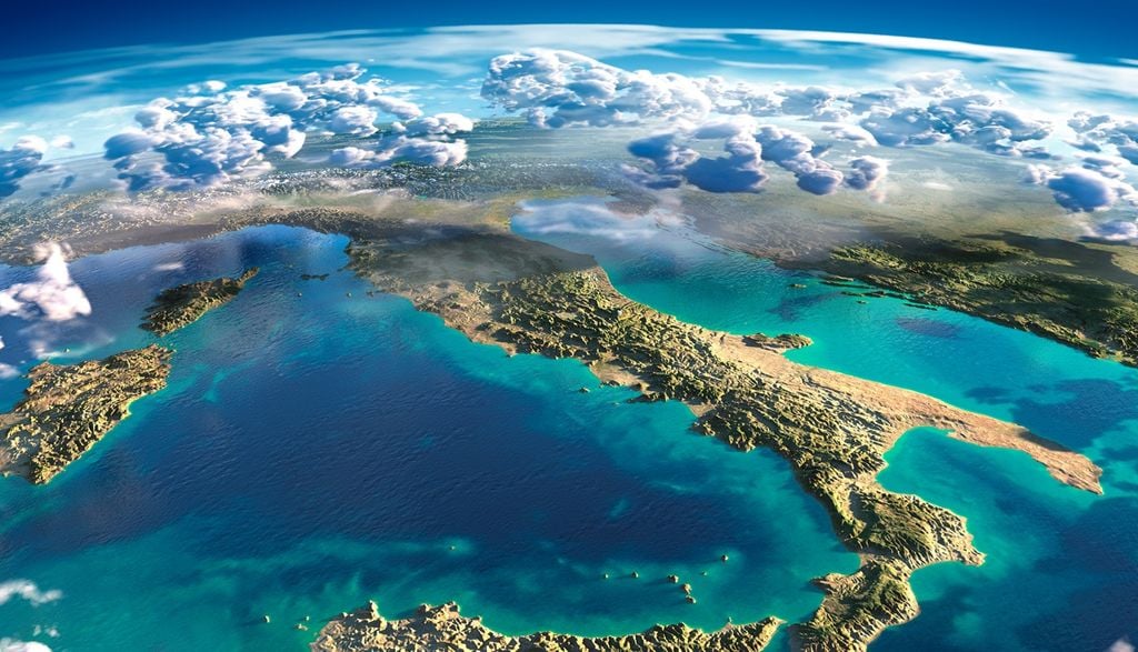 italia La Sardegna come oggi la conosciamo era posizionata, fino a pochi milioni di anni fa, dove si trova l'attuale Provenza. Le spinte tettoniche l'hanno portata a ruotare di 90° fino alla posizione attuale.