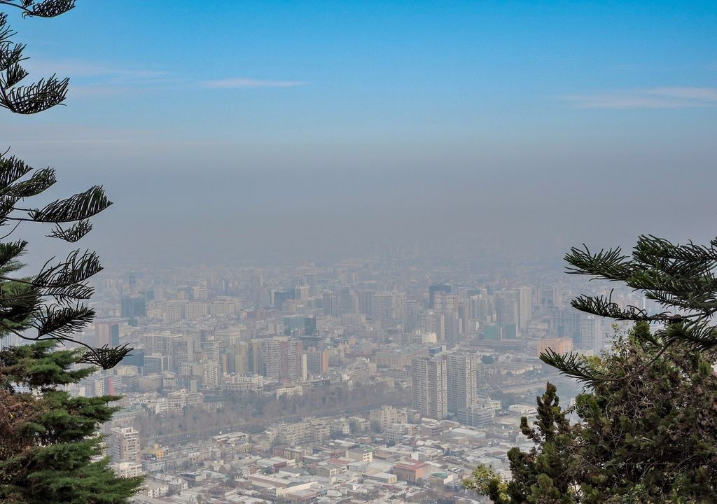Aire contaminado sobre ciudad de Santiago de Chile Aire contaminado sobre ciudad de Santiago de Chile