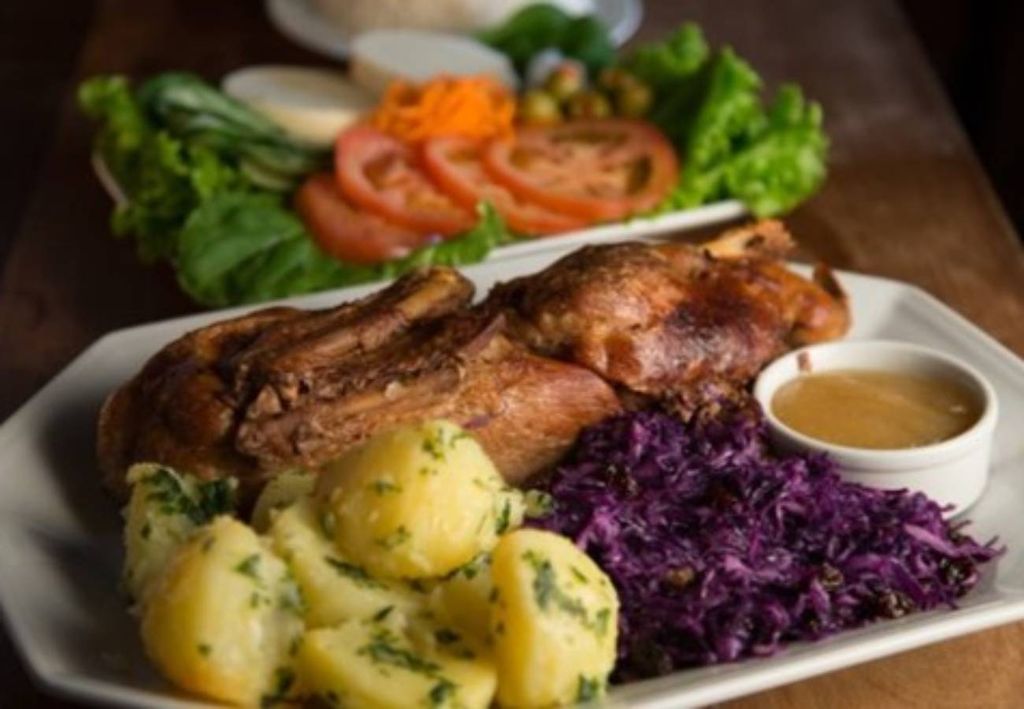 marreco recheado com repolho roxo