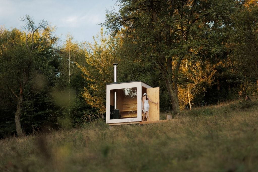 What a hut fabrique des saunas au design modulaire. What a hut fabrique des saunas au design modulaire.