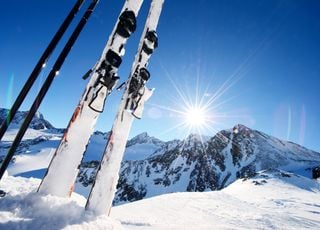Comment expliquer la présence de polluants éternels dans la neige de nos stations de ski ?