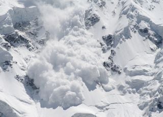 Comment pr&eacute;voit-on le risque d'avalanches et de coul&eacute;es de neige en montagne en France ?