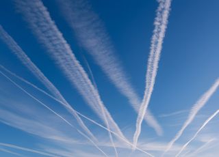 Comment réduire le nombre de traînées de condensation ? Une entreprise française a trouvé la solution !