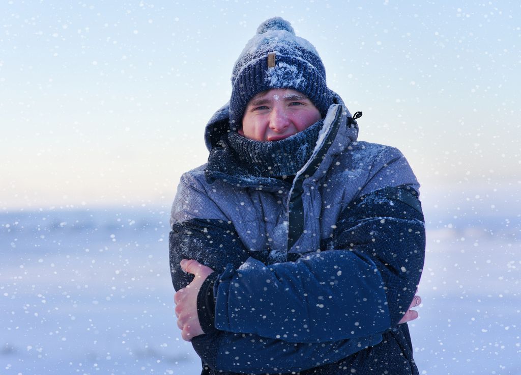 Avoir Froid Neige Hiver France Bonnet Manteau Température Glaciale Avoir Froid Neige Hiver France Bonnet Manteau Température Glaciale