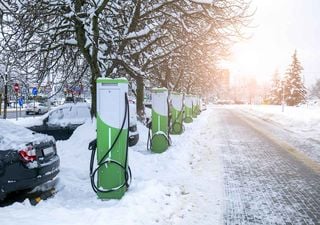 El frío ártico en Estados Unidos convierte las estaciones de recarga de coches eléctricos en ‘cementerios de Tesla’