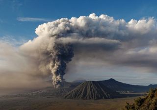 Como as erupções vulcânicas influenciam o clima terrestre?