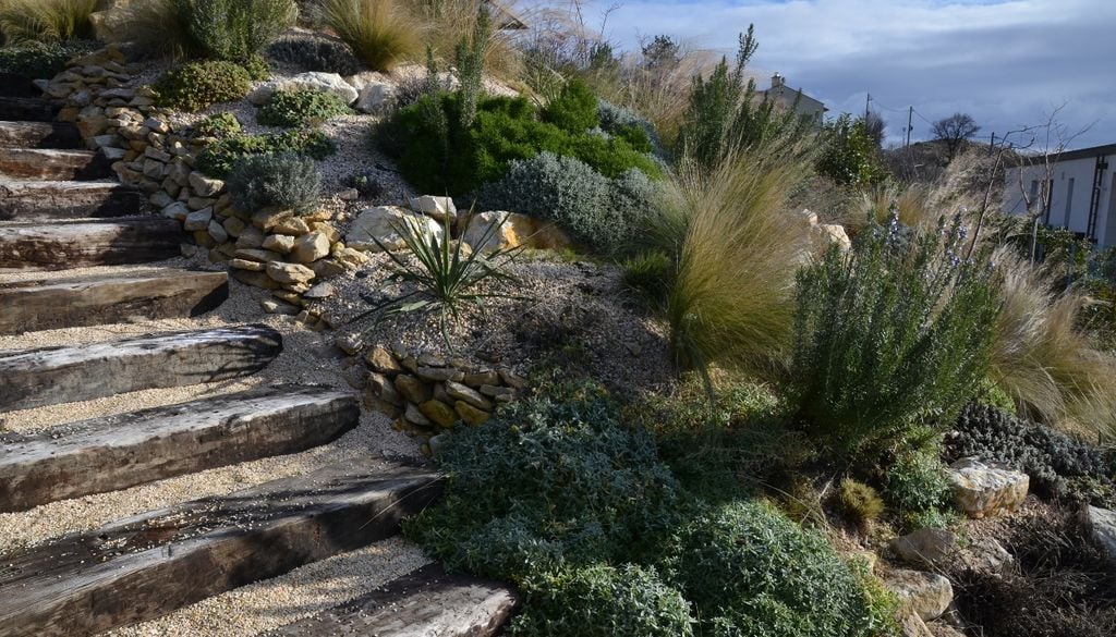 Los caminos ordenan el recorrido y facilitan el acceso en terrenos inclinados