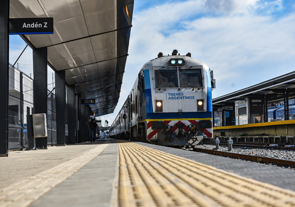 Nuevo tren Retiro Junín Los horarios y estaciones del nuevo tren Retiro - Junín varían según el día de la semana. Foto: X @TrenesGenerales