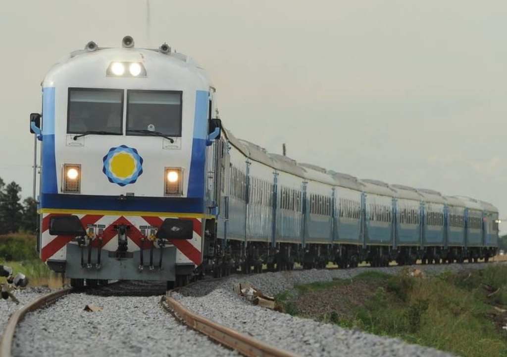 Nuevo tren Retiro Junín El nuevo tren vincula Retiro (CABA) con el conurbano y la zona norte bonaerense. Foto: X @TrenesGenerales