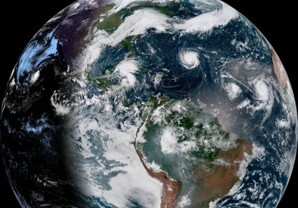 No mês de setembro 4 tempestades estiveram ativas ao mesmo tempo no Atlântico: Florence, Helene, Isaac e Joyce. Fonte: NOAA.