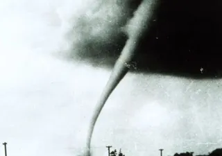 O primeiro alerta de tornado foi emitido na década de 1940. Como?