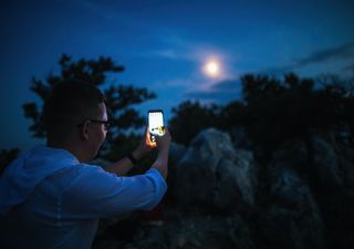 ¿Cómo hacer fotos a la Luna con el móvil y conseguir buenos resultados?