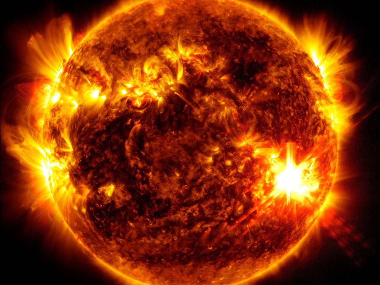 Llamarada solar X5.8 que alcanzó su punto máximo a las 9:23 p.m. EDT del 10 de mayo de 2024. La imagen muestra un subconjunto de luz ultravioleta extrema que resalta el material extremadamente caliente en las llamaradas. Crédito: NASA SDO