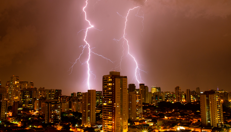 C&oacute;mo las grandes ciudades est&aacute;n creando su propio clima: el asfalto y la contaminaci&oacute;n provocan tormentas m&aacute;s violentas