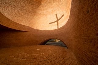 Capilla San Bernardo de Nicolás Campodónico, una ermita con luz propia en Córdoba