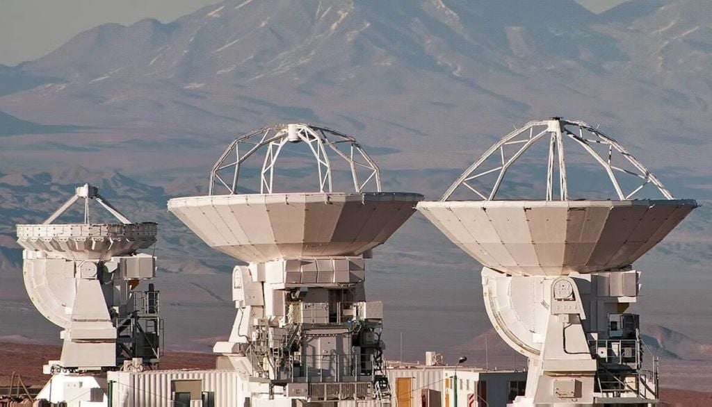 ALMA, un potente radiotelescopio en el desierto de Atacama, Chile. Crédito: J.F. Salgado (ESO), CC BY.