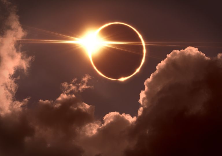 Anillo de fuego en eclipse anular Anillo de fuego en eclipse anular