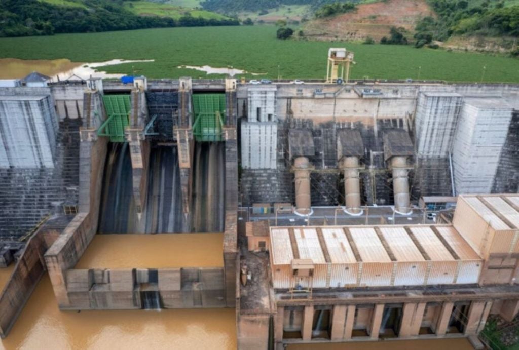 Estudo aponta vantagem da energia hidrelétrica sobre outras fontes “limpas” na transição energética. Crédito: RT Notícias