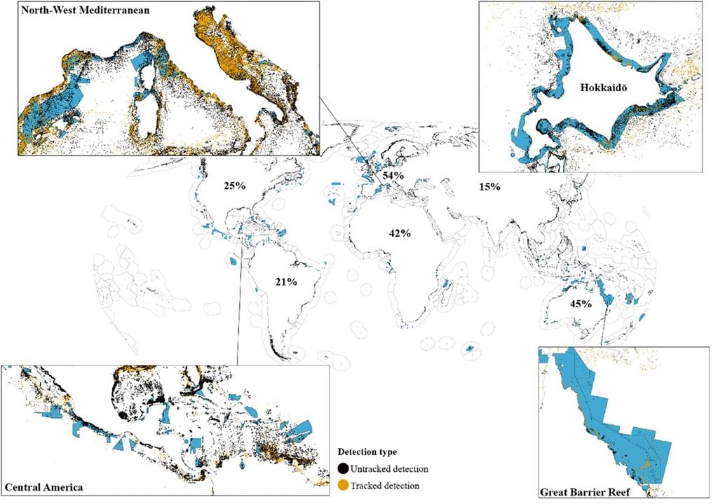 Mapa com as AMP (a azul) sobrepostas às imagens de satélite, mostrando as percentagens de embarcações detetadas em cada continente. Mapa com as AMP (a azul) sobrepostas às imagens de satélite, mostrando as percentagens de embarcações detetadas em cada continente.