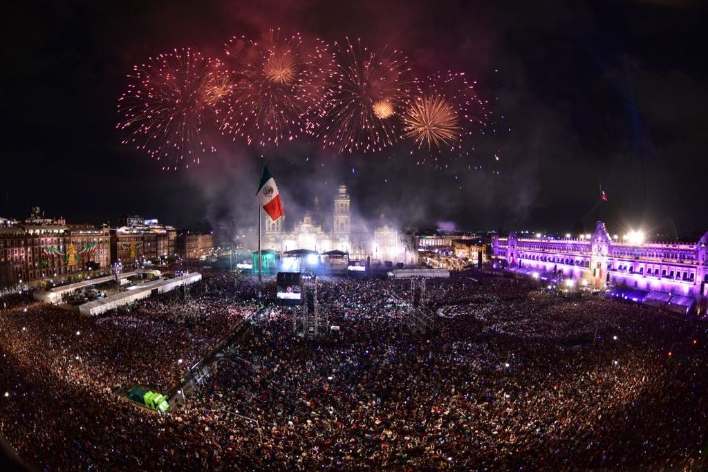 Grito de Independencia en la capital del país, congrega a miles de personas