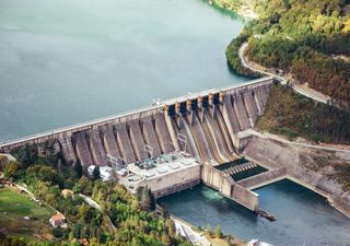 ¿Cómo se relaciona la sequía histórica en Colombia con los cortes de electricidad en Ecuador?