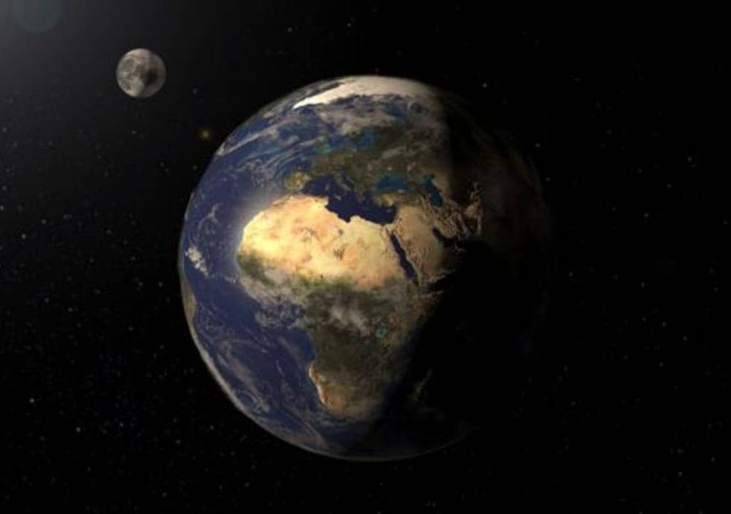 ¿Cómo se vería la Tierra si girara hacia atrás?