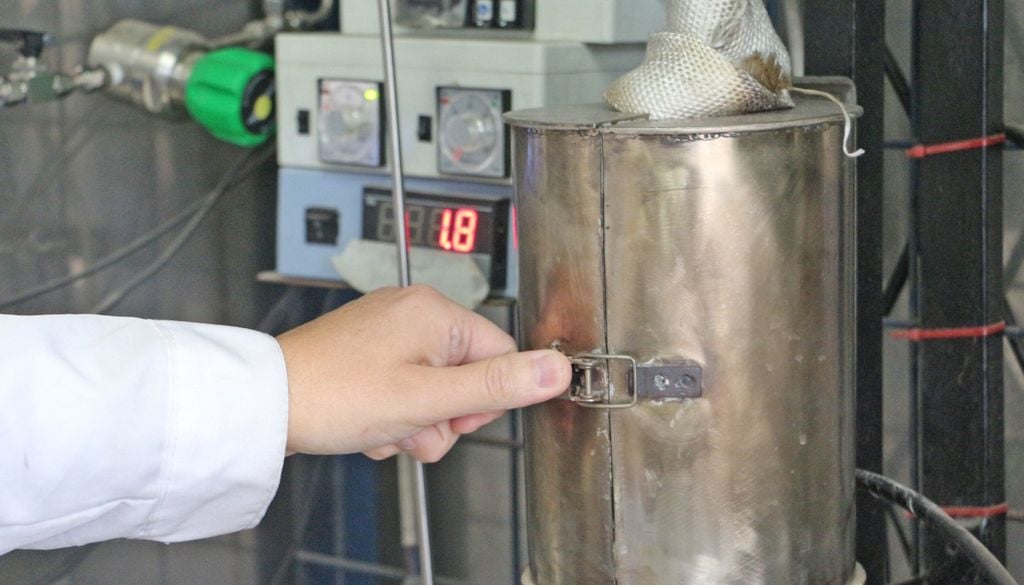 proyecto UC El proyecto chileno se enfoca tanto en la captura del CO2 como en el desarrollo de catalizadores para transformarlo en combustible. Crédito: UC.