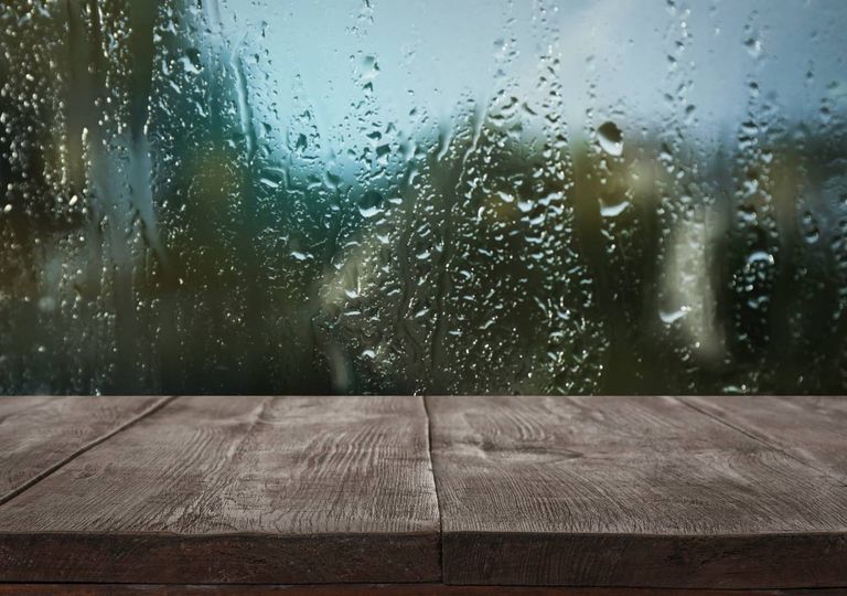 chuva; janela; chuva; janela;