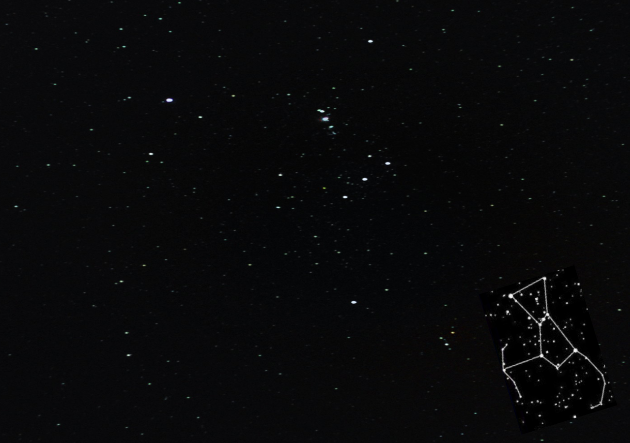 Constelación de Orión capturada desde el hemisferio sur. En el cielo, su figura aparece invertida respecto a la vista del hemisferio norte, con el Cinturón de Orión —“Las Tres Marías”— en el centro y la brillante Rigel destacando abajo a la izquierda.