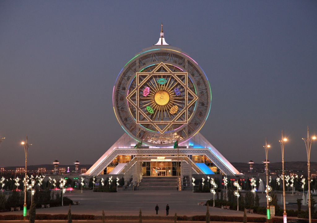 En Asjabad, la capital de Turkmenistán, se encuentra “Alem” (El Universo) la noria cerrada más grande del mundo, con 47.6 metros de altura.