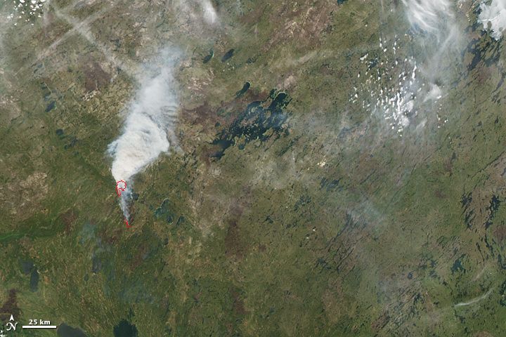 Comparando El Humo Visto Por Aqua Y Terra Imagen de TerraImagen de Aqua