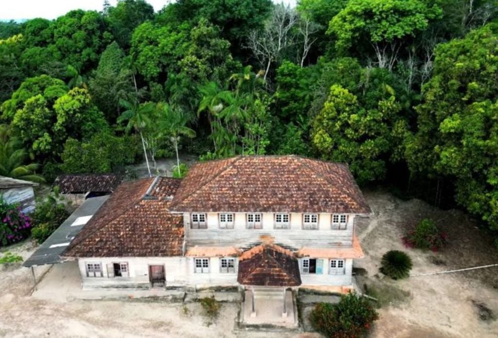 Casarão de família japonesa em Tomé-Açu erguido nos anos de bonança da pimenta-do-reino. Fonte: BBC Brasil Casarão de família japonesa em Tomé-Açu erguido nos anos de bonança da pimenta-do-reino. Fonte: BBC Brasil