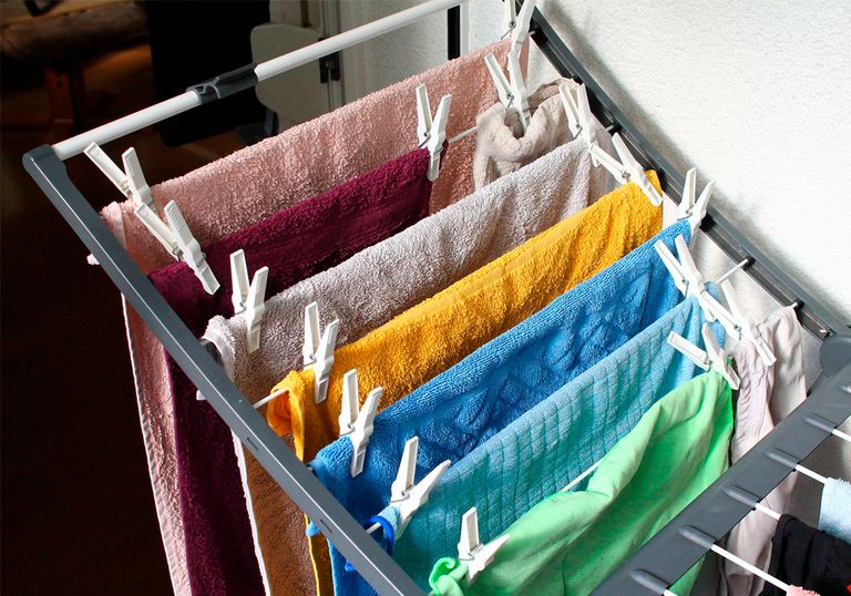 Es legal tender la ropa en la ventana?